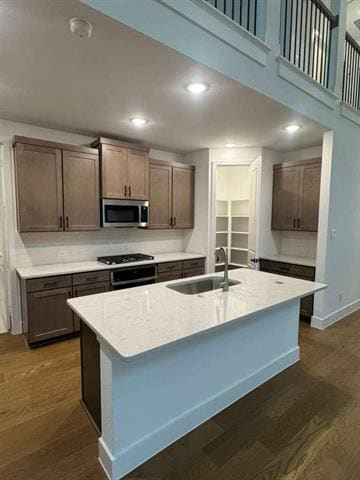 Foto del edificio - 7023 Lathrop Ln