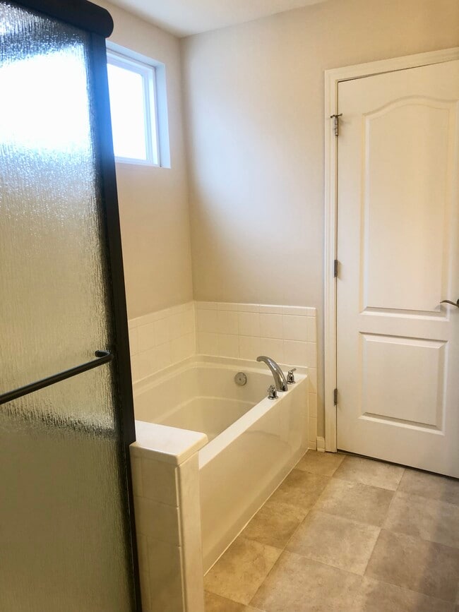 Foto del edificio - 7002 Drury Dr