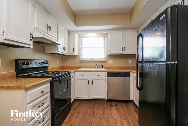 Building Photo - 5610 Hill Rise Dr