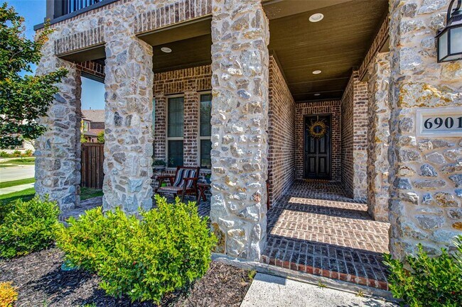 Building Photo - 6901 St George's Dr