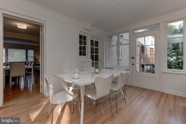 Foto del edificio - 1723 Oakcrest Dr