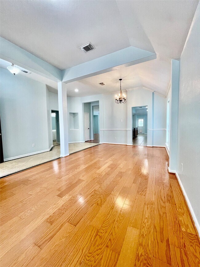 Foto del edificio - 8327 Whisper Point Dr