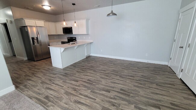 Building Photo - Stunning 3 Bed/2 Bath Condo in Lehi!