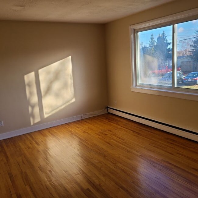 Building Photo - 445 Covert St