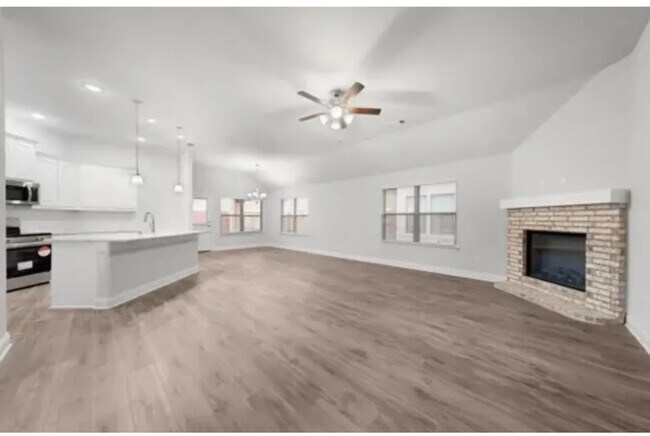 Foto del edificio - 328 Saltmeadow Ln