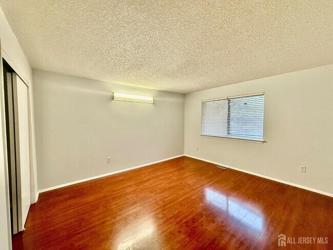 Foto del edificio - 1404 Edison Glen Terrace