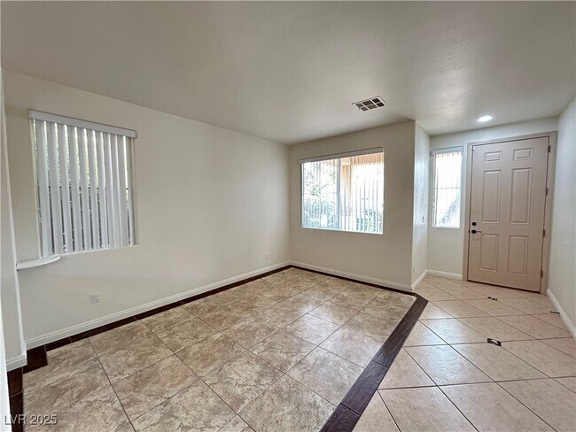 Foto del edificio - 317 Silver Grove St