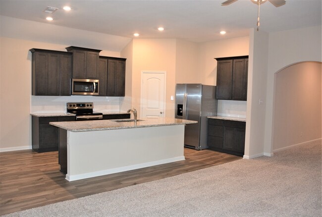 Building Photo - 1903 Dahlia Way