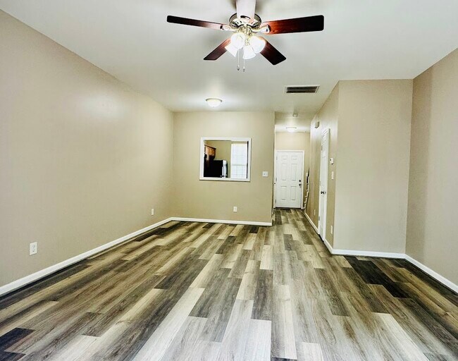 Sala de estar - 844 Horton Rd