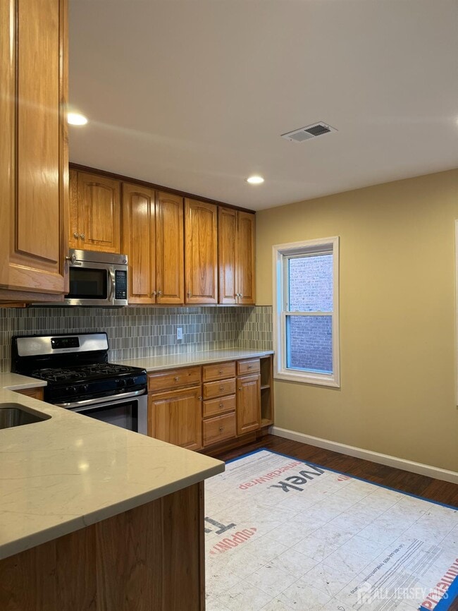 Foto del edificio - 16 Northside Ave