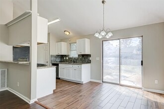 Building Photo - 16938 Enchanted Cir E