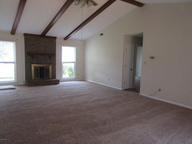 Building Photo - 117 Valencia Dr