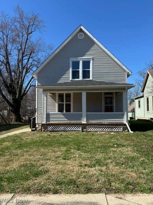 Building Photo - 237 N Lincoln St