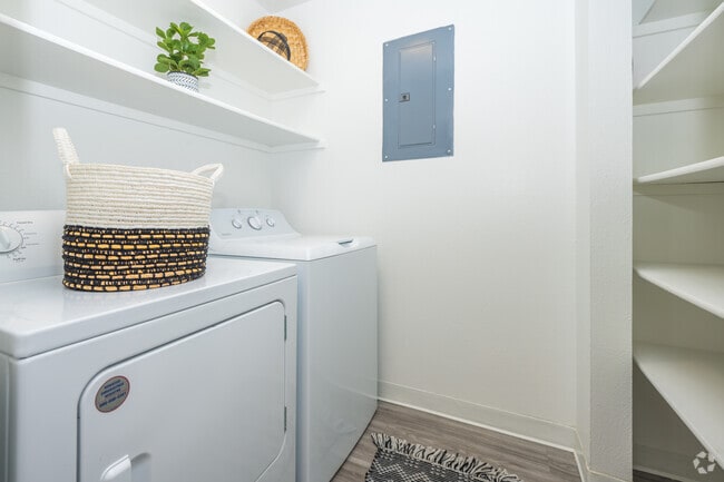 2BR, 2BA - 1,143SF - Laundry - Mesa Del Oso