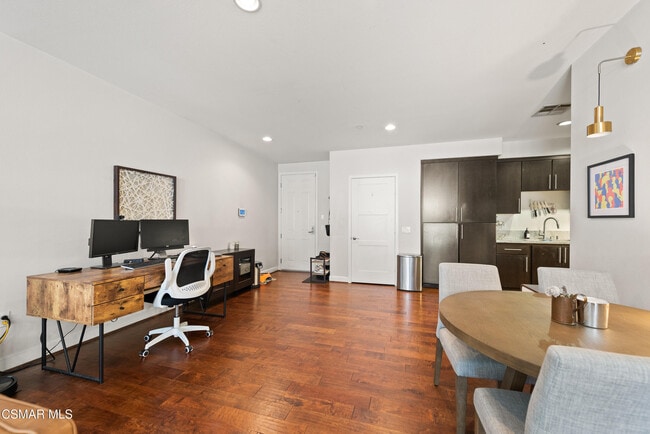 Building Photo - 10878 Bloomfield St