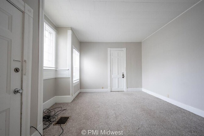 Building Photo - 298 N Water St