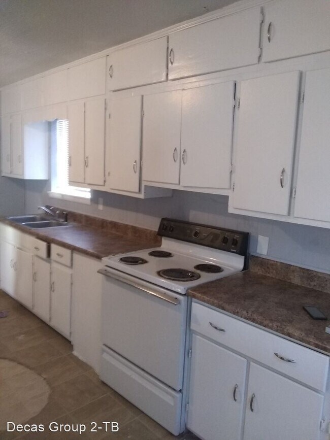 Building Photo - 4 br, 1 bath House - 1220 12th Ave