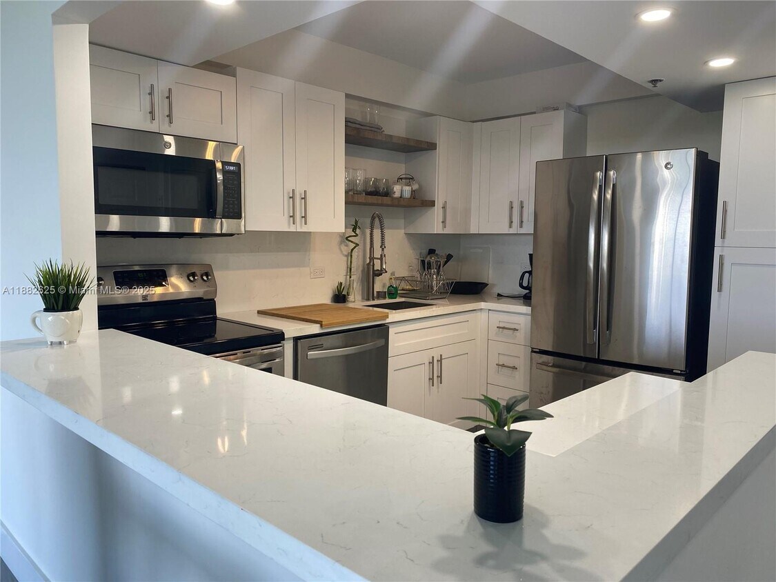 Foto principal - 20515 E Country Club Dr