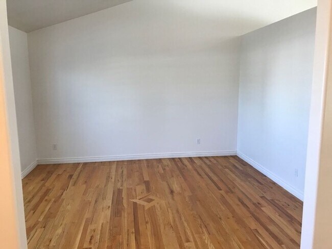 Building Photo - Oversized 3 car garage, Beautiful home in ...
