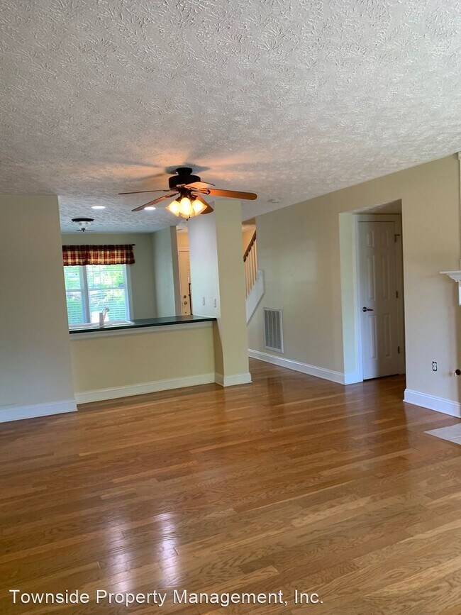 2 Br 2 5 Bath House 435 Oak Tree Blvd House For Rent In Christiansburg Va Apartments Com