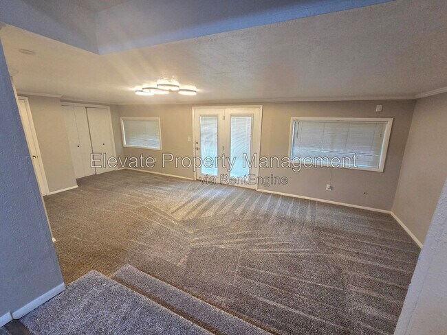 Foto del edificio - 4820 Del Crest Dr