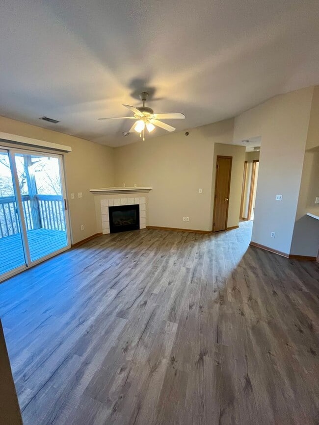 Building Photo - Condo For Rent!