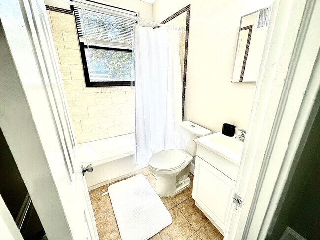 Foto del edificio - 236 W Walnut Ln