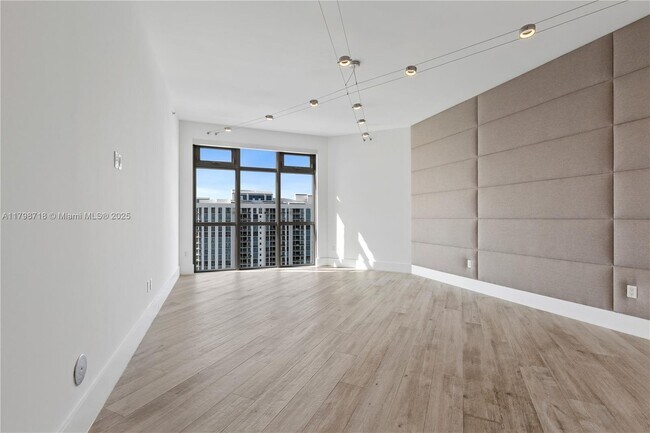 Building Photo - 17301 Biscayne Blvd