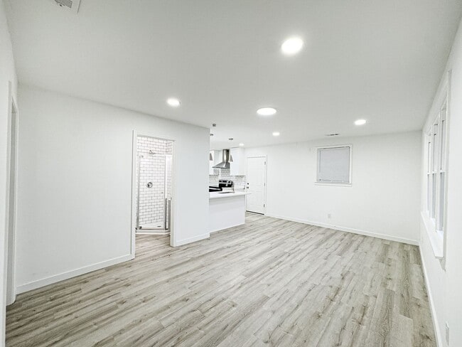 Building Photo - Renovated 3 Bedroom Home in Springfield, TN!