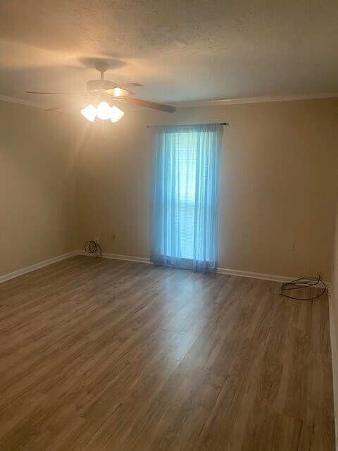 Building Photo - 4042 Camellia Dr