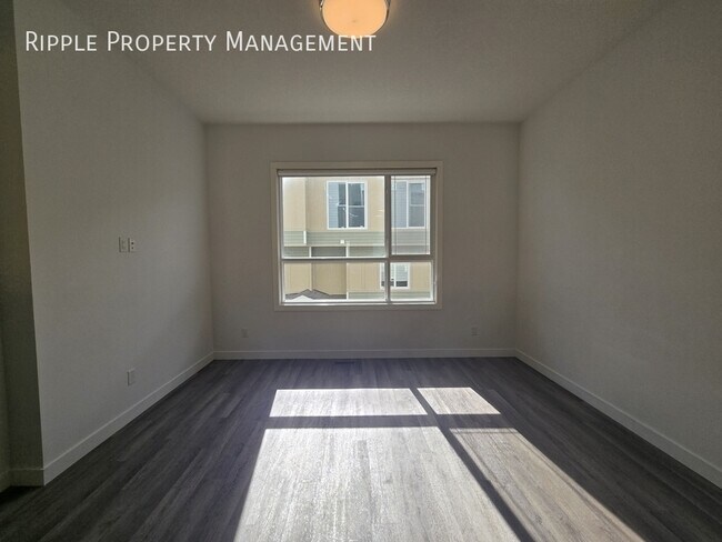 Building Photo - MODERN & SPACIOUS 2 BEDS, 2.5 BATHS TOWNHOUSE | PRIME PANORAMA HILLS LOCATION