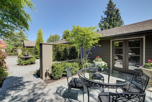 Building Photo - 5bd/4ba Medina Home