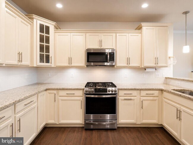 Building Photo - 4930 MacDonough Pl