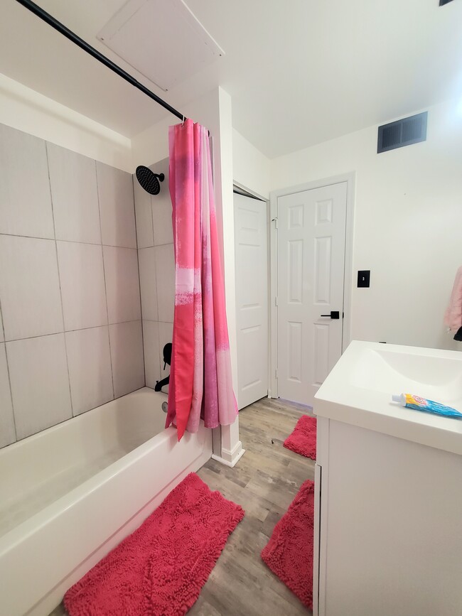 Foto del edificio - 9720 Lake Pointe Ct
