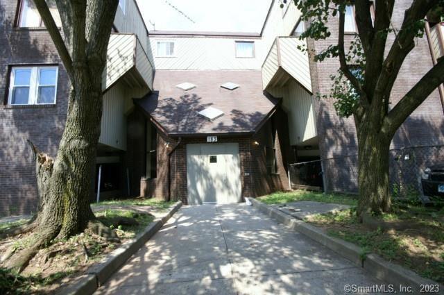 Entrance to Building - 183 Livingston Pl