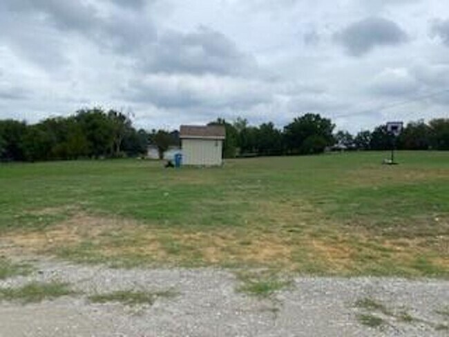 Building Photo - 105 Effie Ln