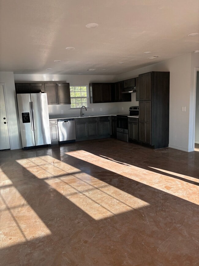 Building Photo - 168 Rustic Ln