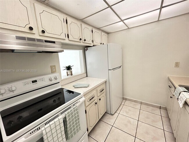 Foto del edificio - 14301 N Kendall Dr