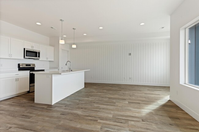 Building Photo - 2861 S Bluff Rd
