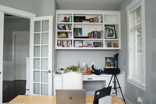 Foto del edificio - 2424 108th Ave NE