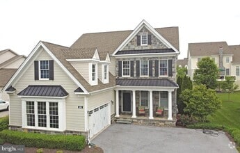 Building Photo - 405 Park Hill Ln