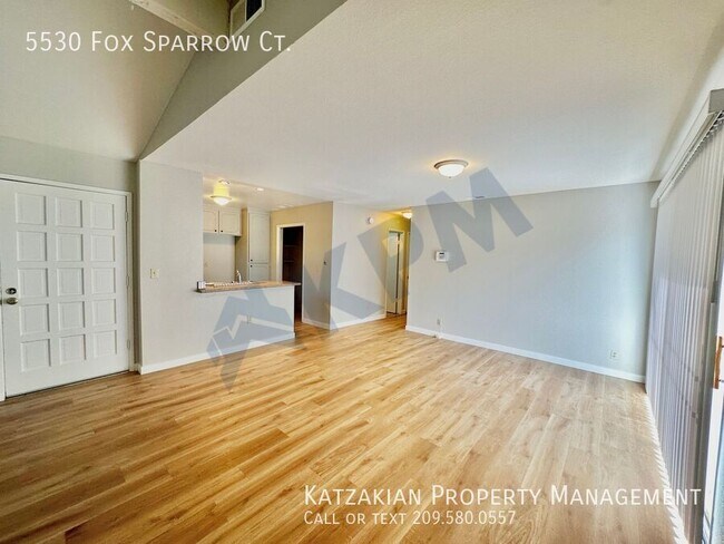 Foto del edificio - 5530 Fox Sparrow Ct