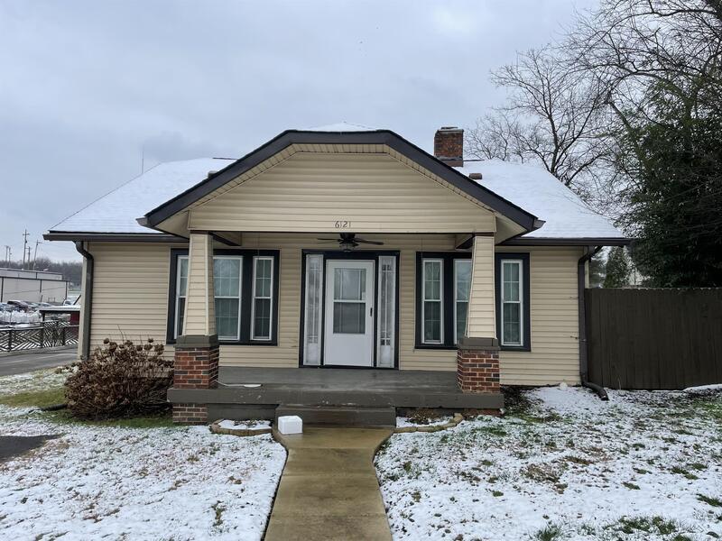Primary Photo - 6121 Robertson Ave