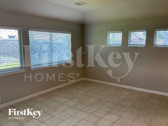 Foto del edificio - 11913 Rustling Oaks Dr