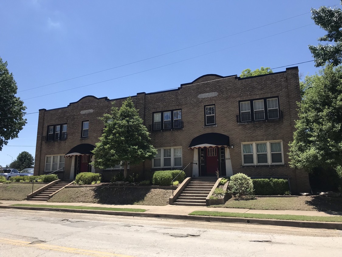 Primary Photo - 1604 E 13th St