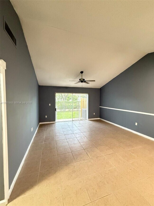 Foto del edificio - 4057 NW 90th Ave