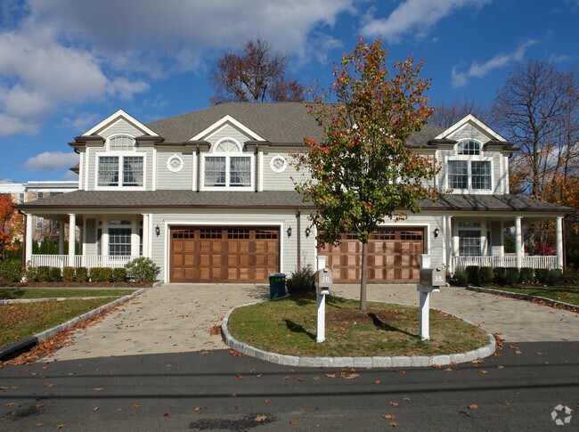 Building Photo - 1-5 Idar Ct