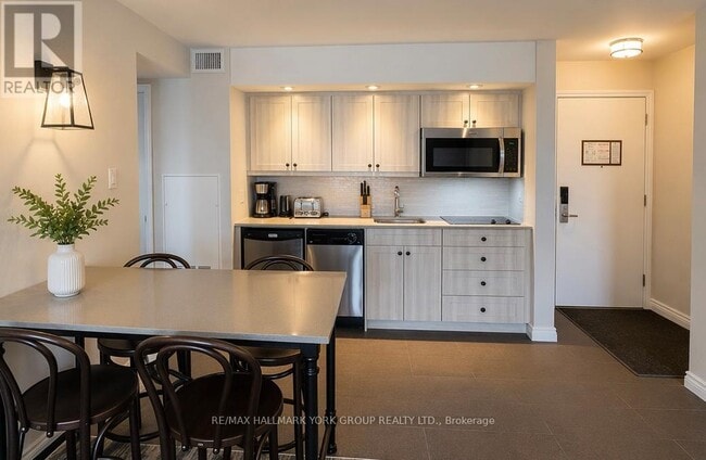 Building Photo - 1235 Deerhurst Dr