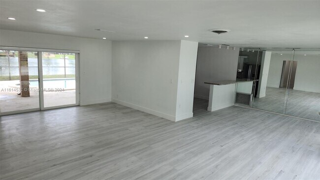 Building Photo - 14226 Kendale Lakes Blvd