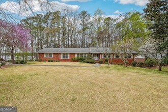 Building Photo - 5140 Lakewood Dr